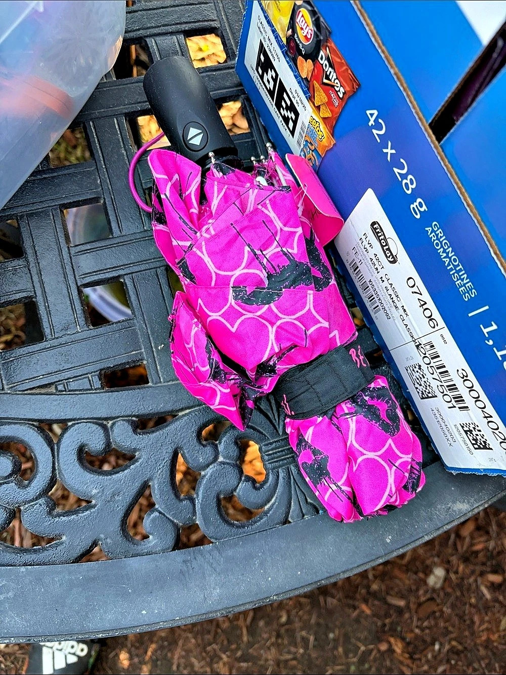 Betsey Johnson Smooch Graffiti Auto Open/Auto Close Umbrella Pink & Black